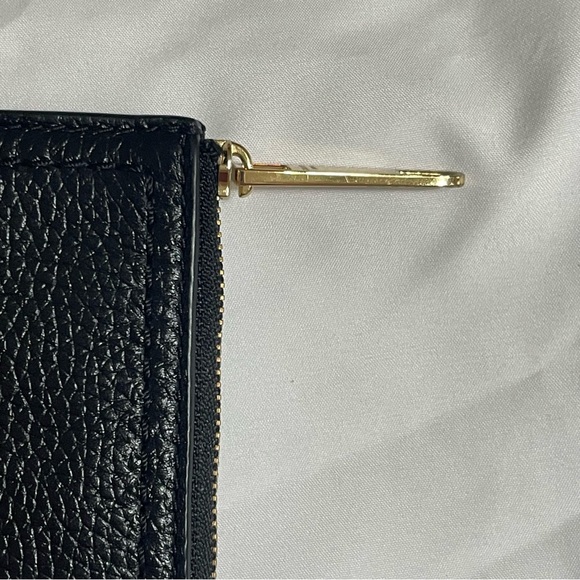 Marc Jacobs Black Textured Leather Card Wallet, Raised Gold Logo Key Ring Inside - Picture 9 of 11